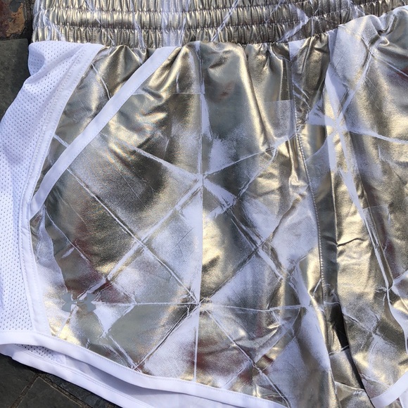 UA GOLD METALIC SHORT LARGE LOOSE/Lining - Picture 5 of 8